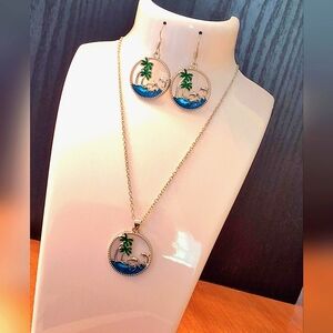 💥SALE💥NEW Dolphin & Palm Tree Earring Set